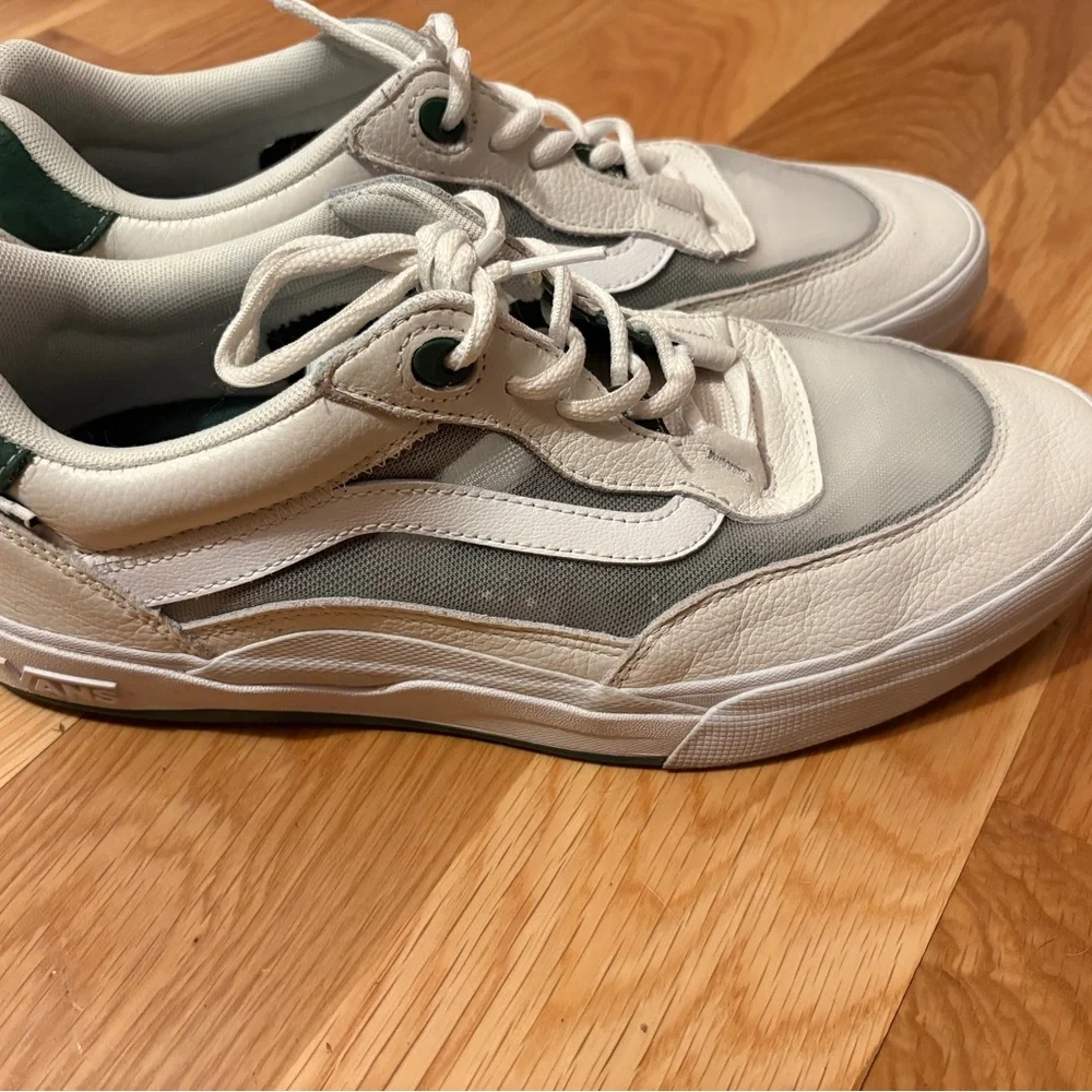 Vans - Picture 2 of 6